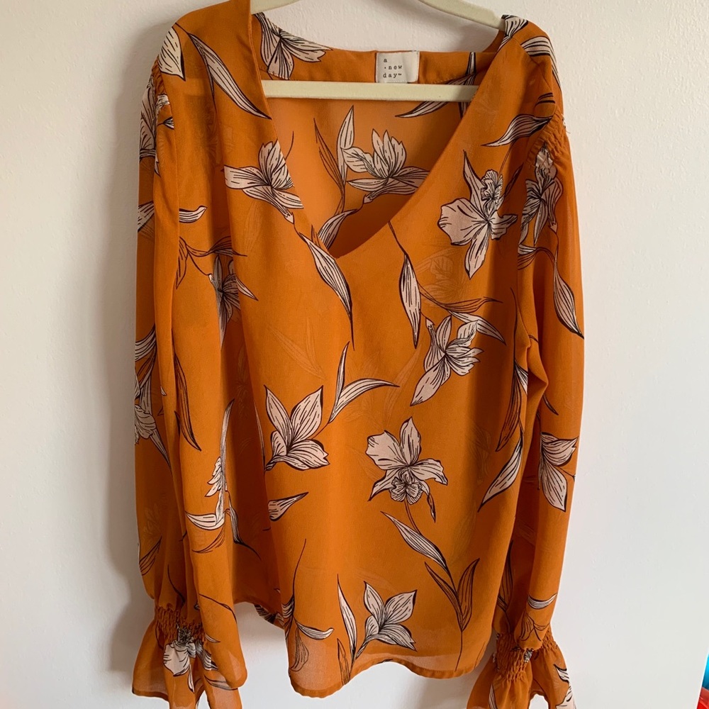 🌿 2/22$ 🌿  Fall Blouse 🍂 - Picture 2 of 4